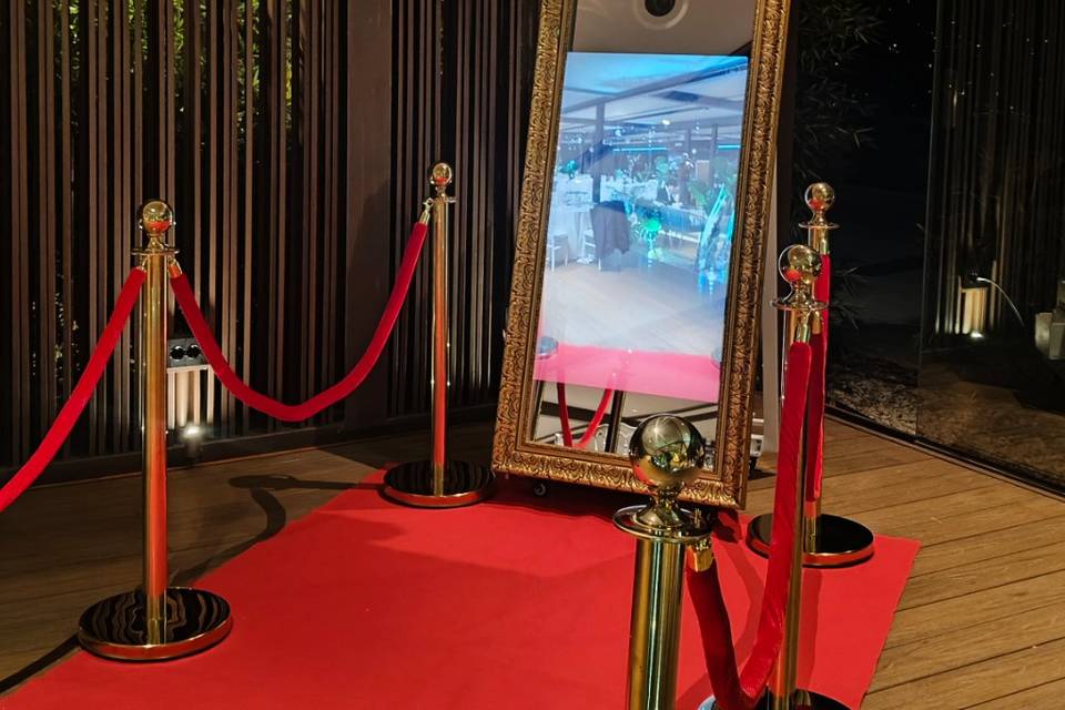 Mirror Hollywood