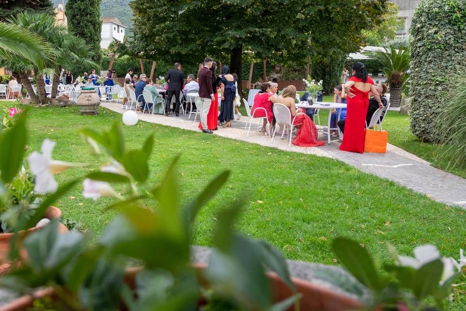 Aperitivo in giardino