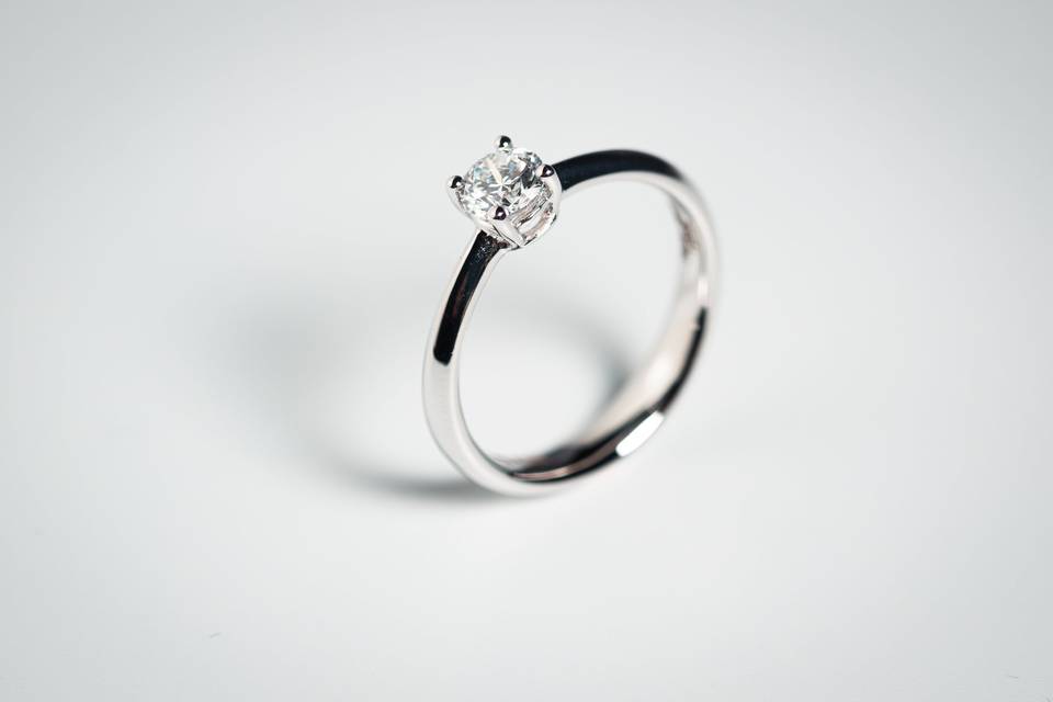 Solitario Cestino con Diamante