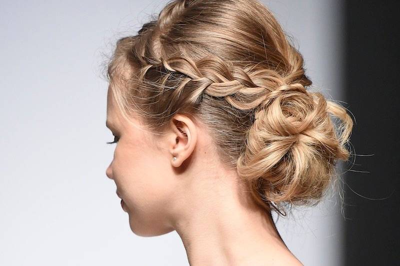 Hairstyle di stile: la Treccia sposa - Abiti da sposa Roma