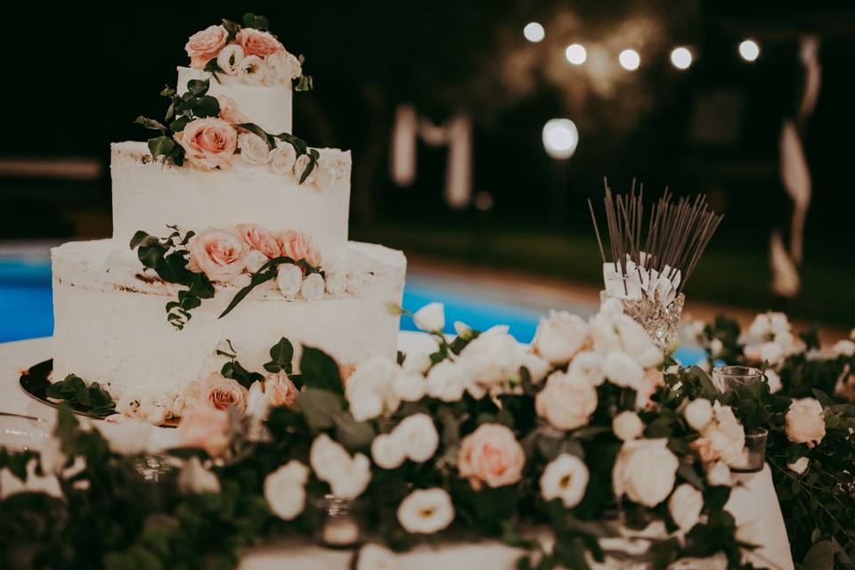 Wedding cake table