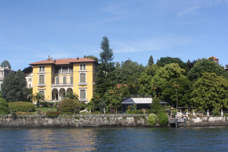 La Villa e giardino dal lago