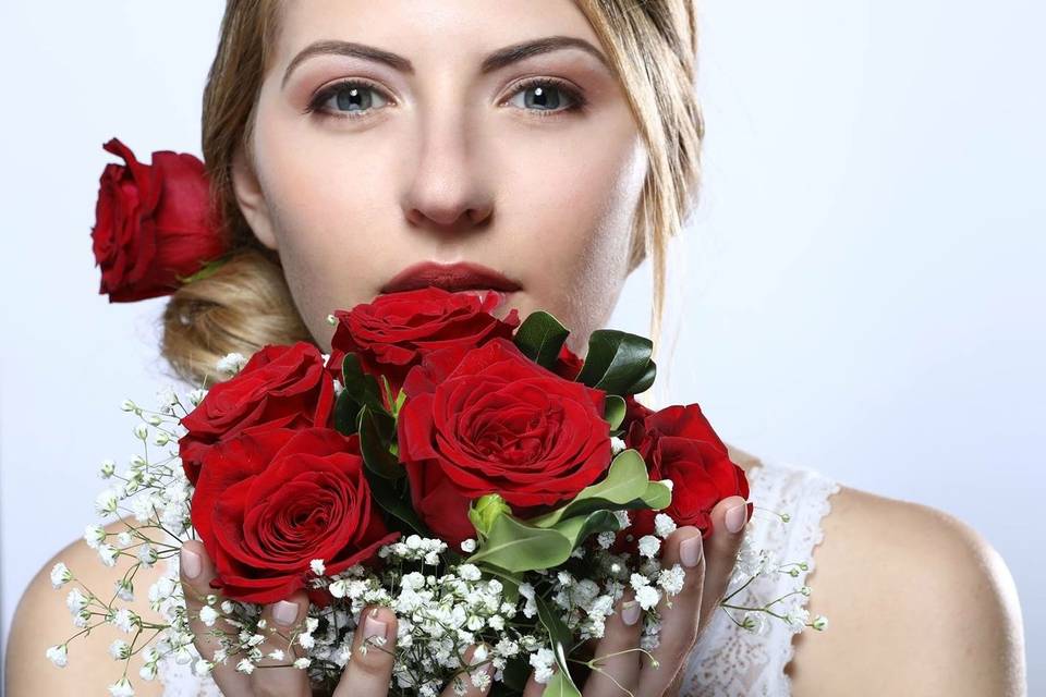 Sposa rose rosse