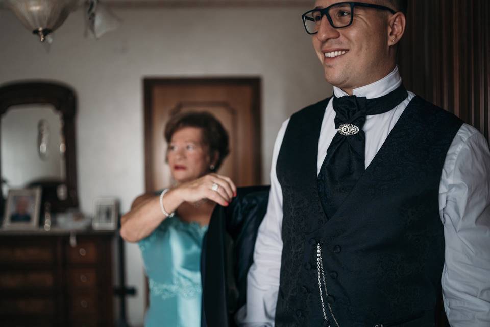 The groom is gettin' ready