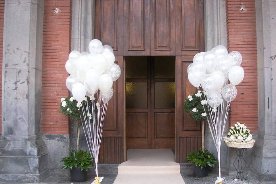 Decorazioni ingresso chiesa