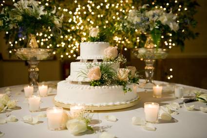 A romantic wedding cake