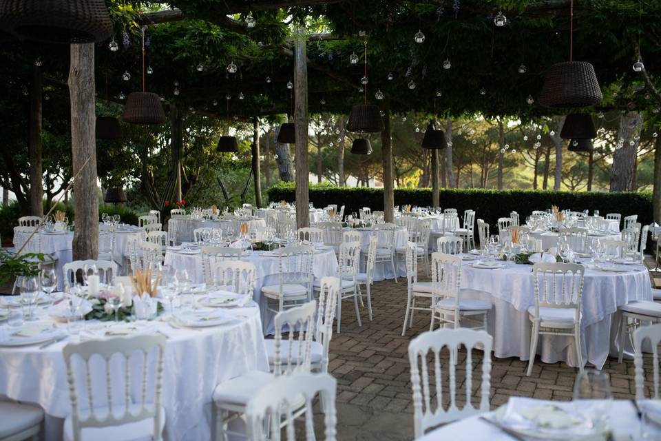 Pergola allestita per cena