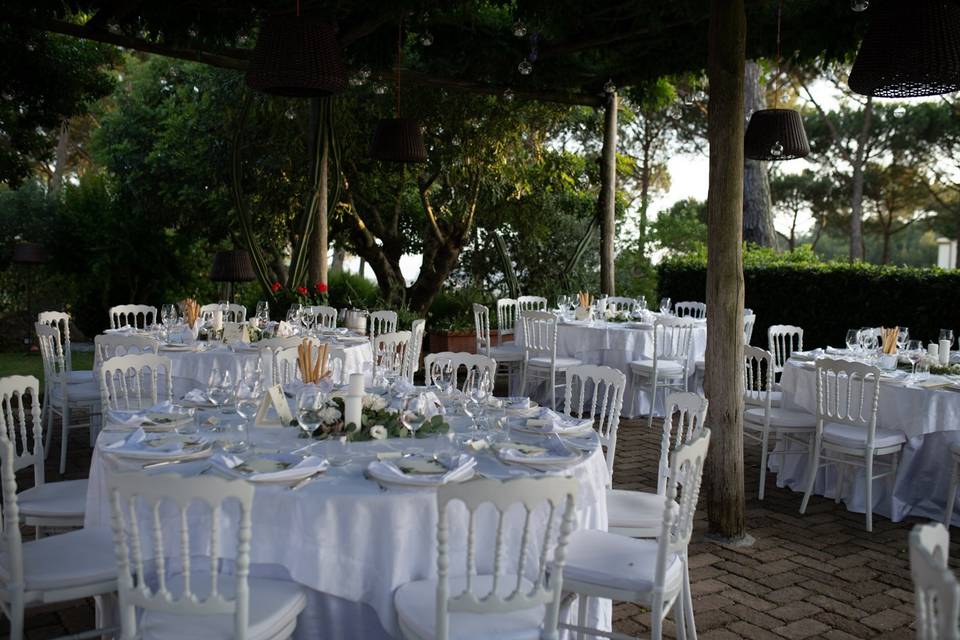 Pergola allestita per cena