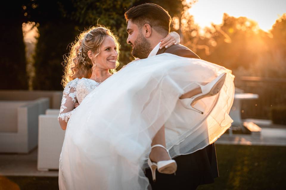 Matrimonio sposi al tramonto