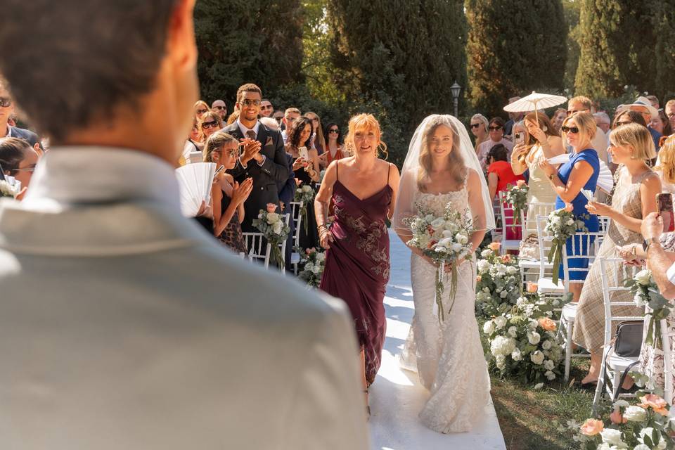 Ingresso sposa con la mamma