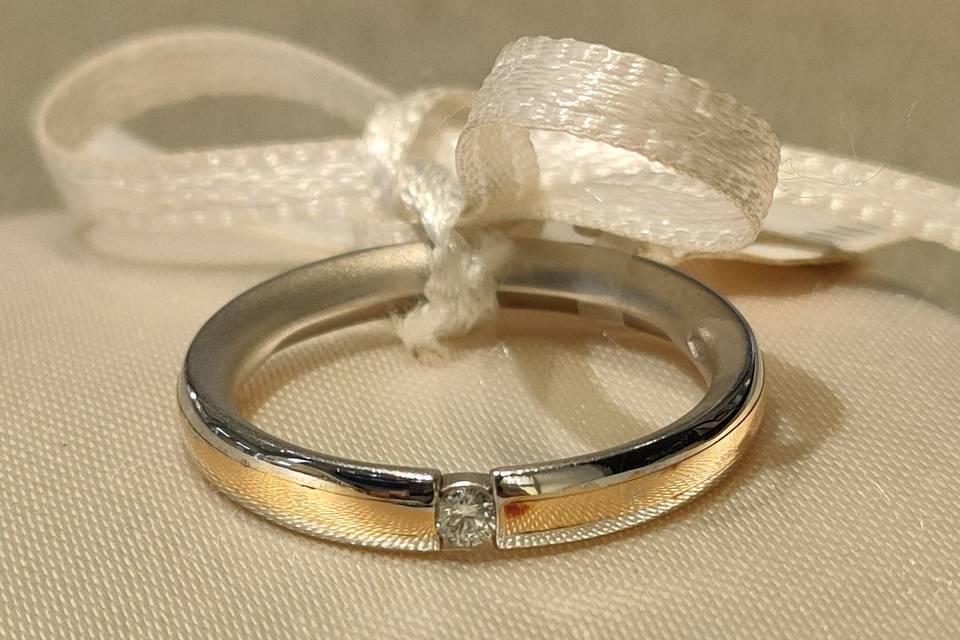 Anteo bicolore con diamante