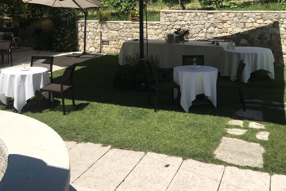 Aperitivo in giardino