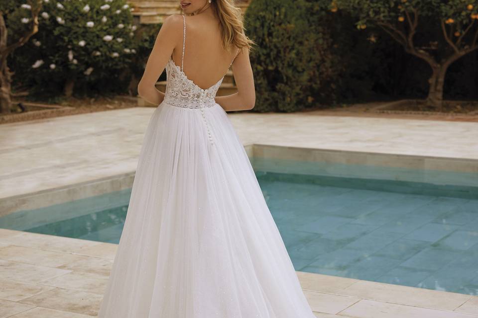 White one by pronovias