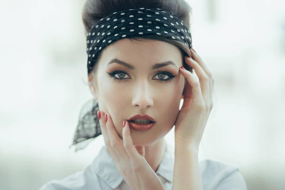Eyeliner grafico su Arina.