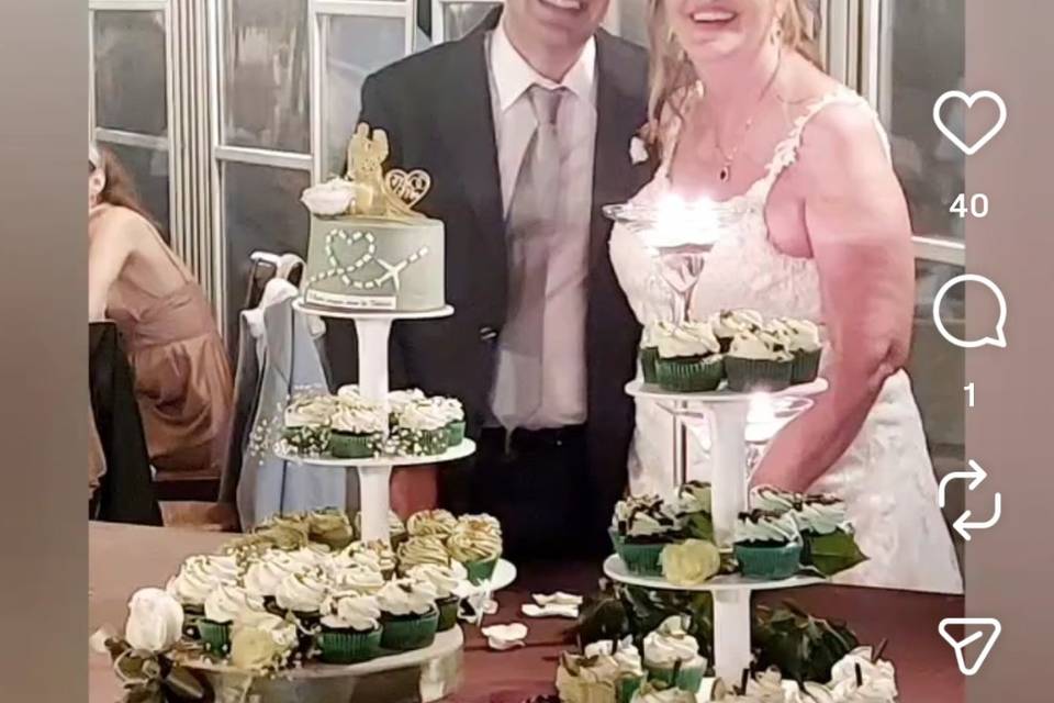 Torta per il taglio + cupcake