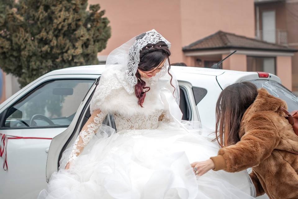 Arrivo chiesa bride