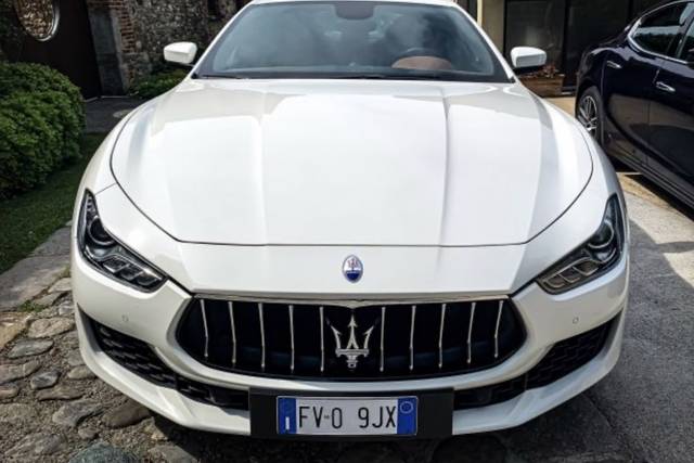 Auto sportiva matrimonio