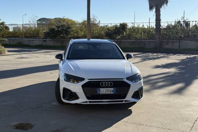 Auto sportiva matrimonio