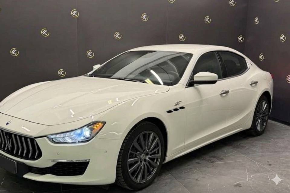 Auto sportiva matrimonio