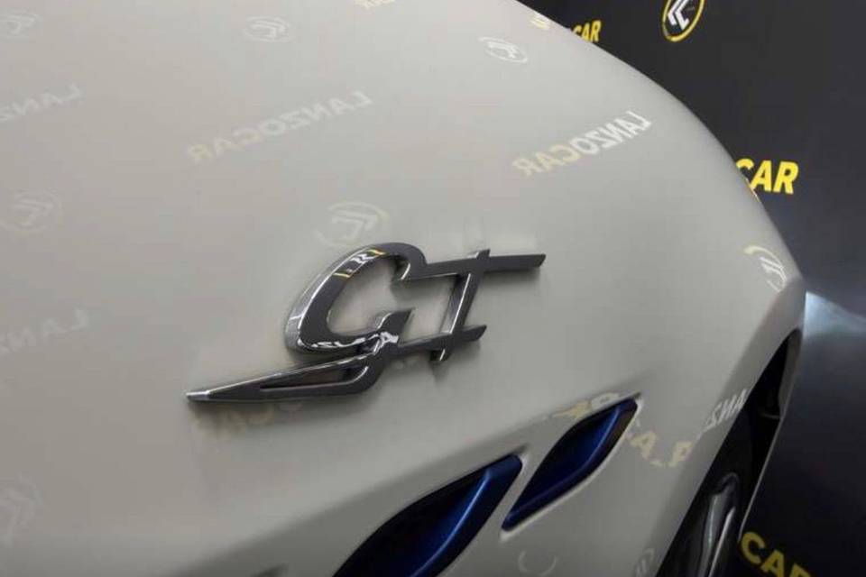 Auto sportiva matrimonio