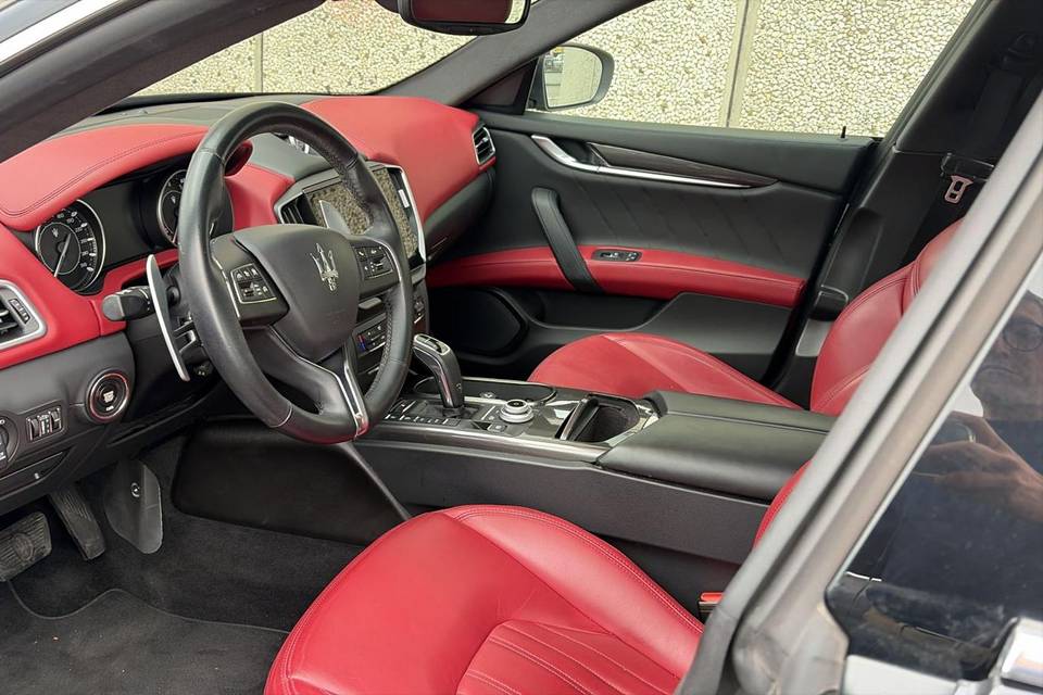 Auto sportiva matrimonio
