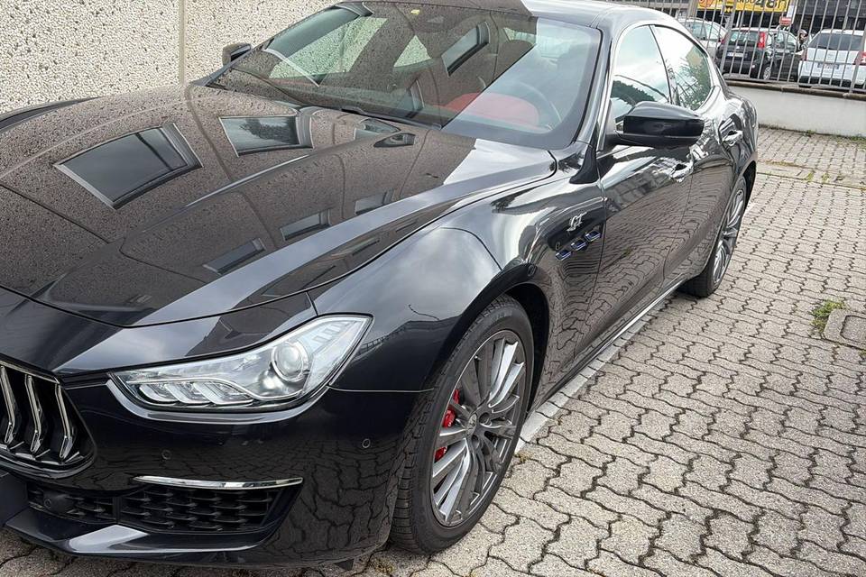 Auto sportiva matrimonio