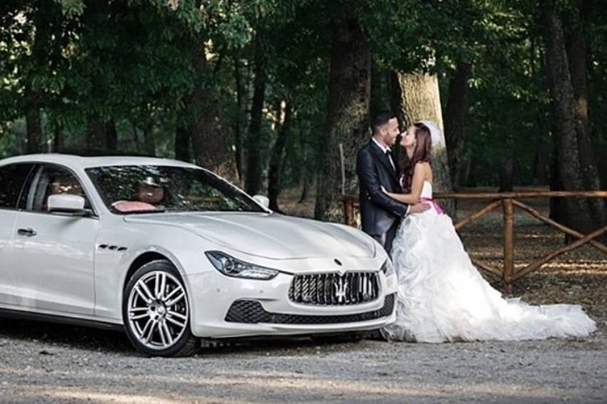 Auto sportiva matrimonio