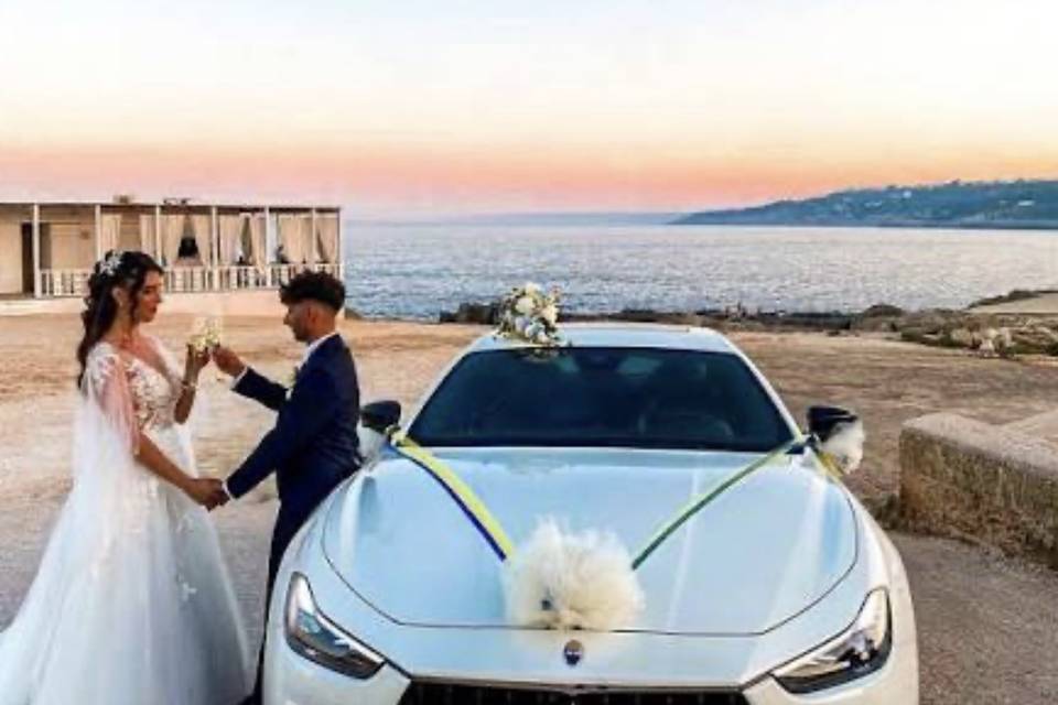 Auto sportiva matrimonio
