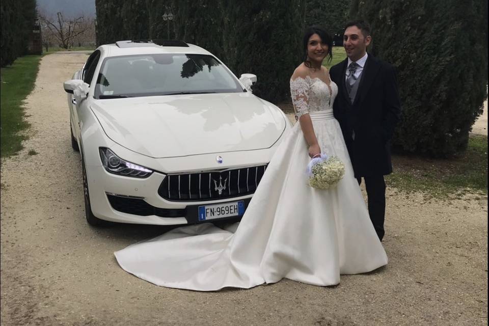 Auto sportiva matrimonio