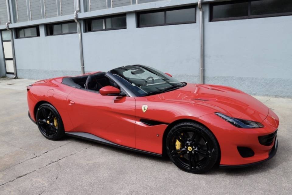 Auto sportiva matrimonio