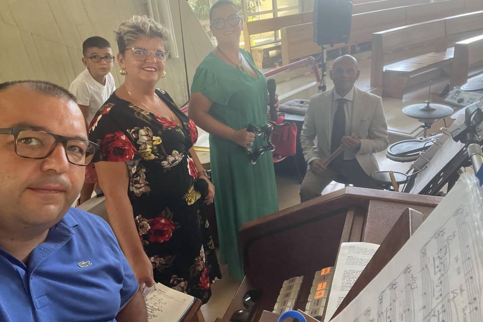Organo, duo Voci e Batteria