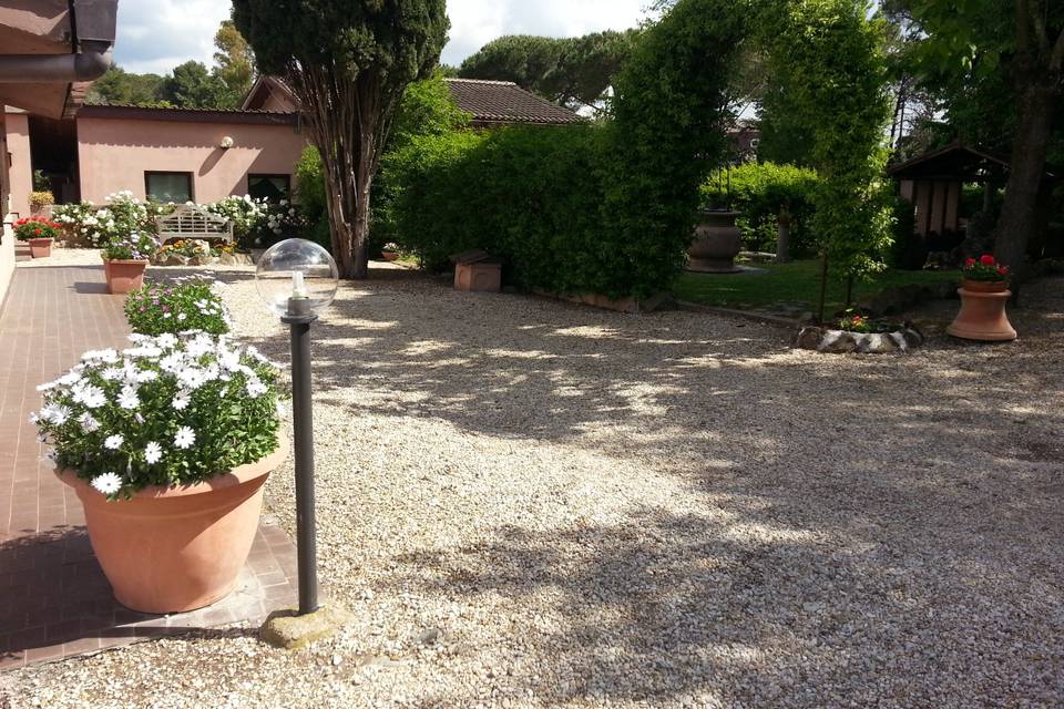 Villa con piazzale esterno