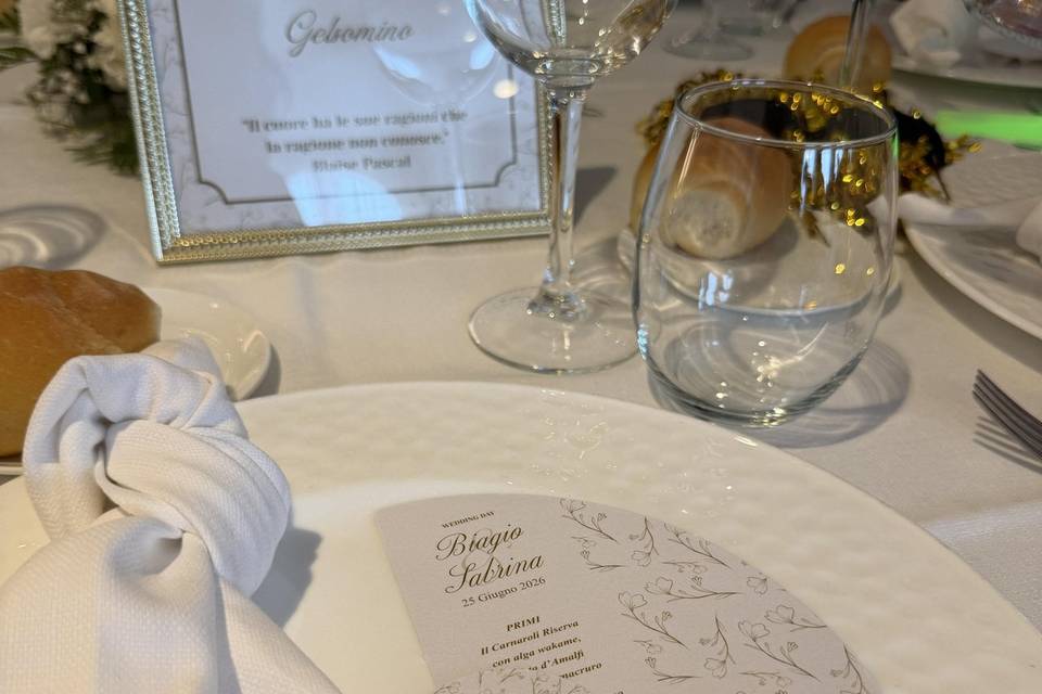 Menu, segnatavolo, segnaposto