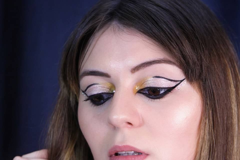 Glam make-up