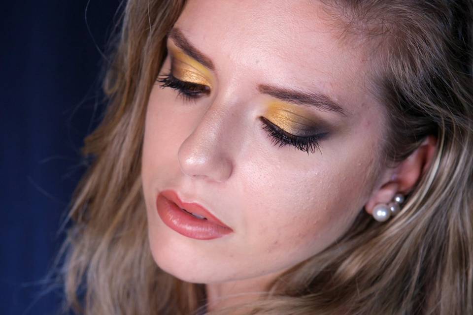 Gold make-up