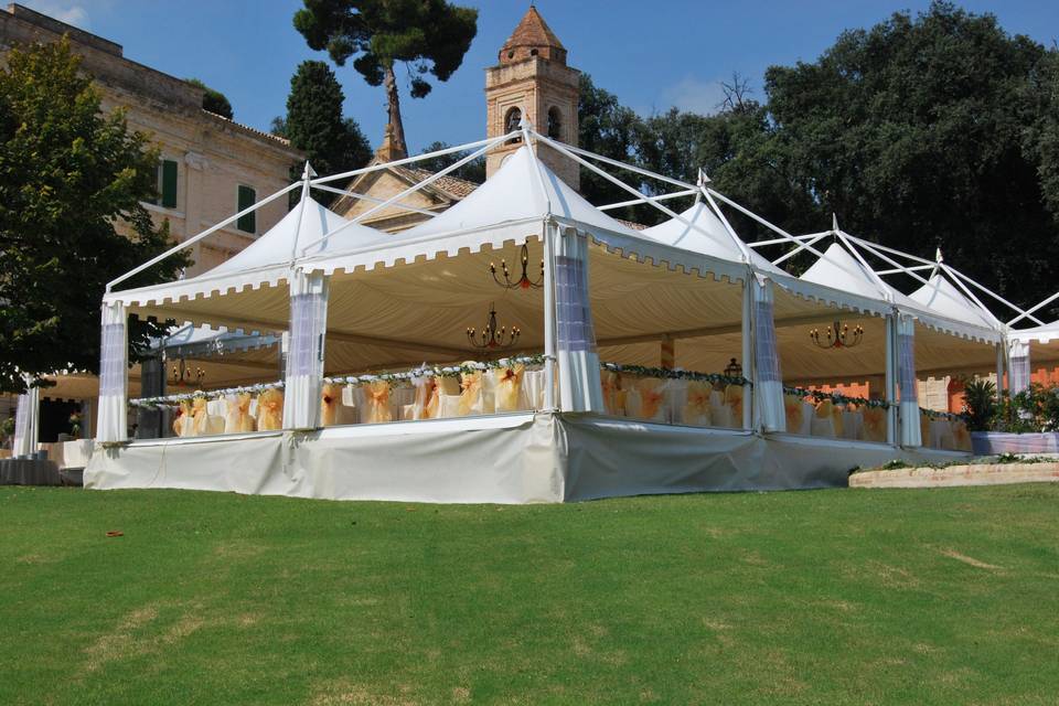 Gazebo con pavimentazione