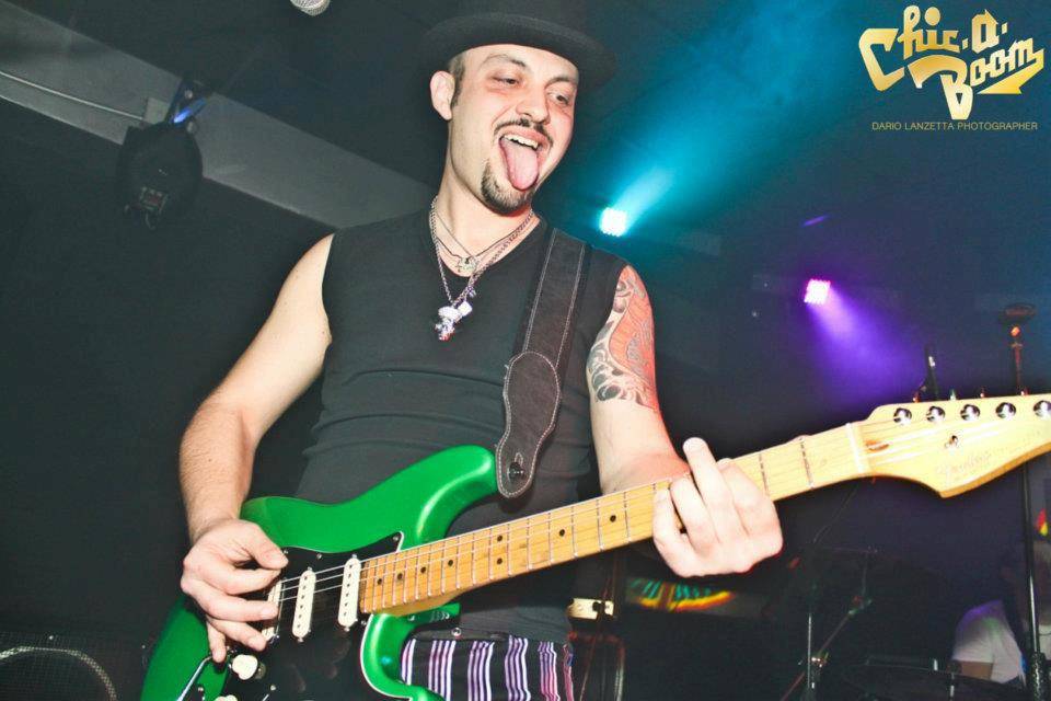 Shoulder Band live