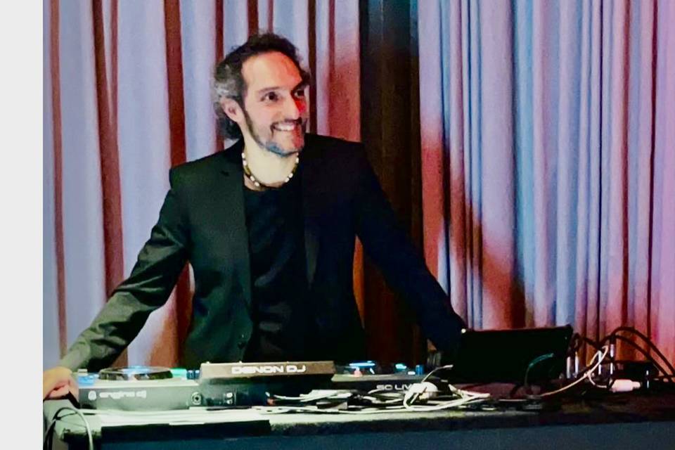 Renato Tammi – DJ, Sax & Live Music