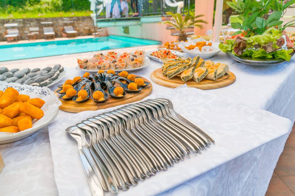 Buffet in piscina