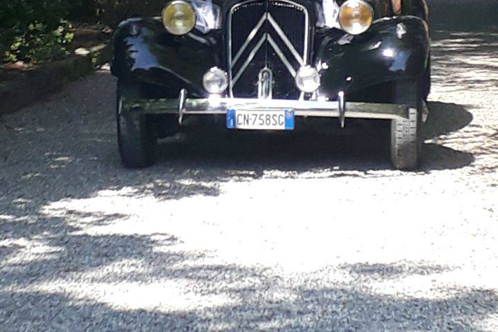 Entrata in auto d'epoca
