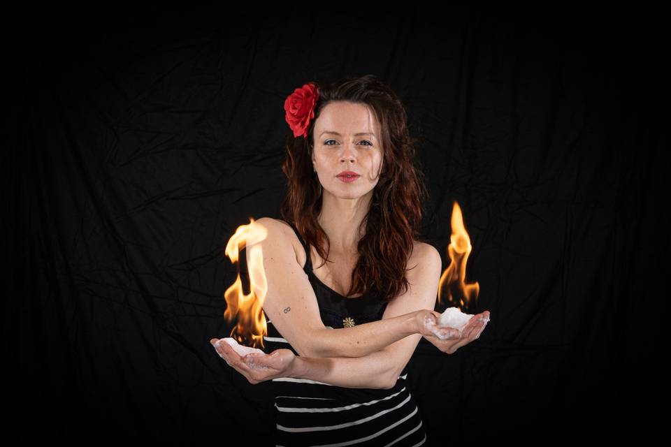Fuoco nelle mani