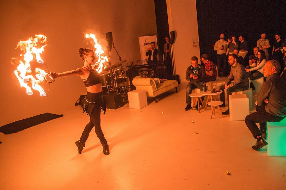 Danza classica con fuoco