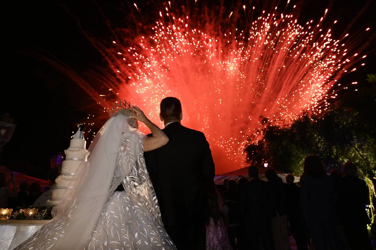 Fuochi d'artificio e altri effetti speciali per il taglio della