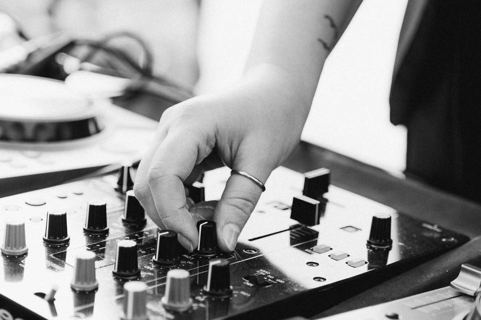 LUNITA WEDDING SOUNDS