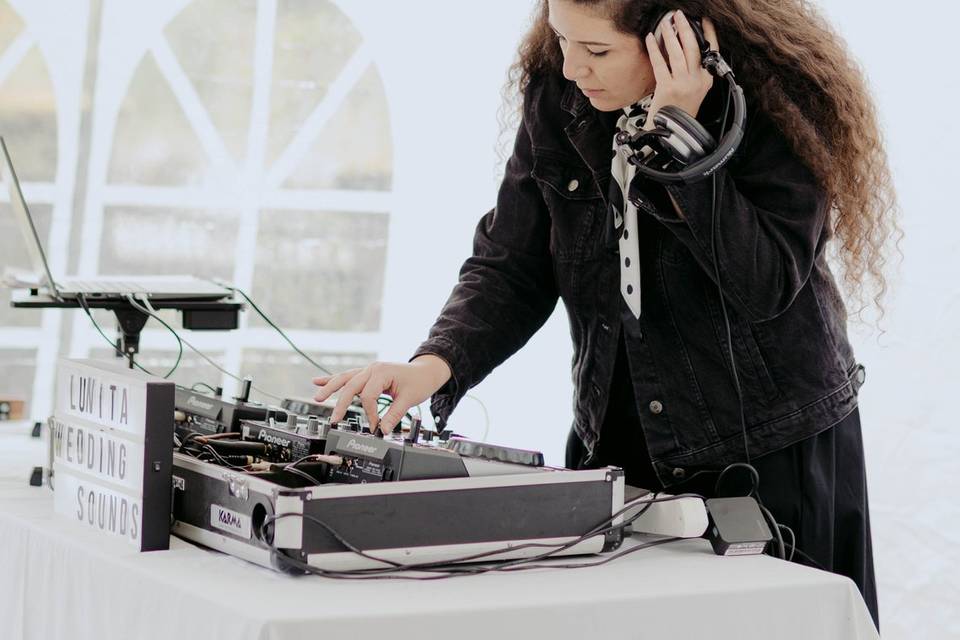 LUNITA WEDDING SOUNDS