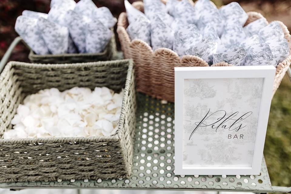 petal bar