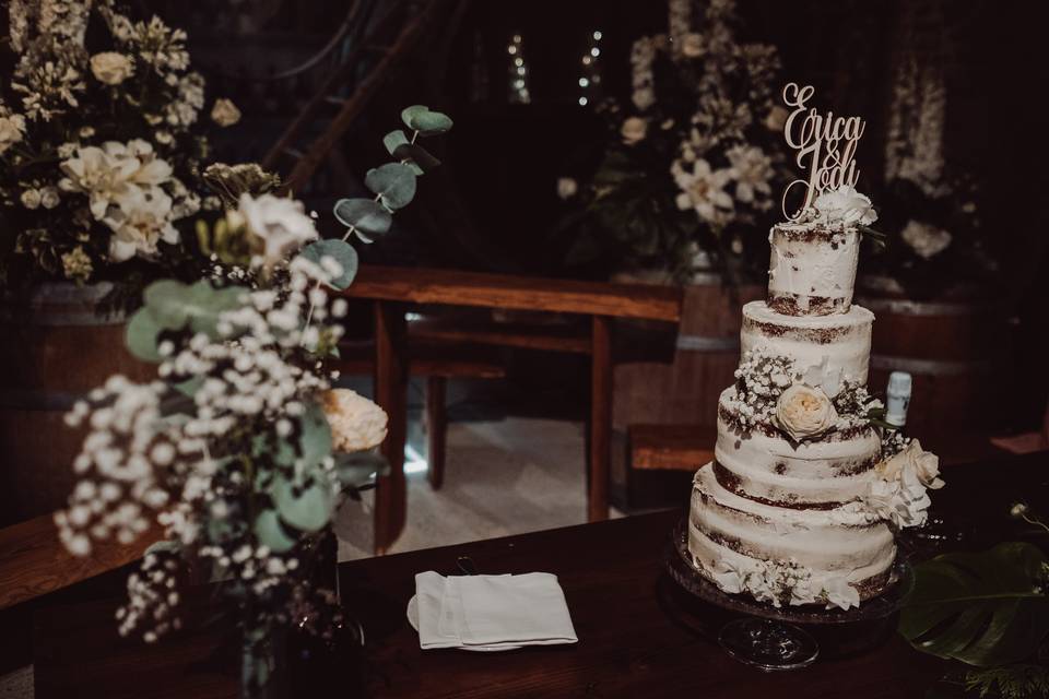 White and green wedding cake