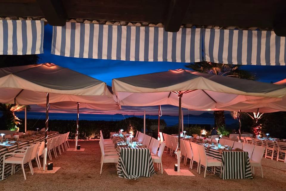 Welcome Party bar di piscina