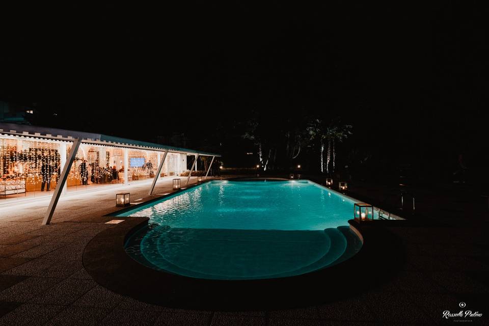 La piscina by night