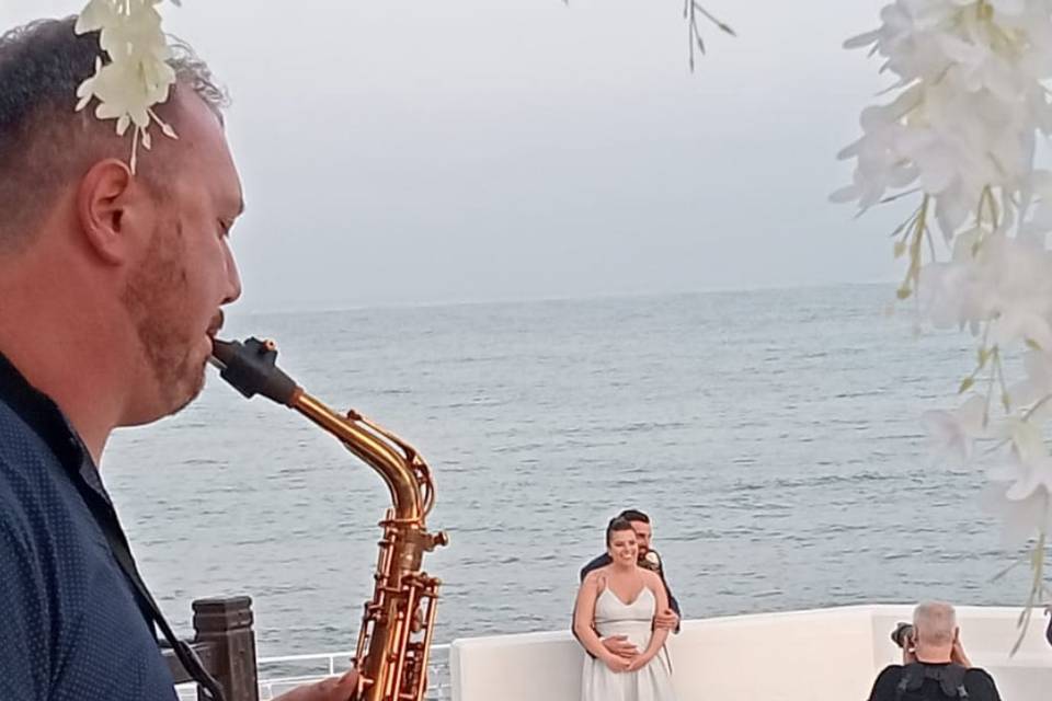 Sax, wedding, sea!